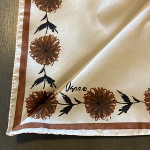 vintage Vera brown flower wingtip scarf